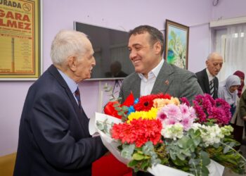 Vali Sözer’den Öğretmenler Günü’nde Anlamlı Ziyaret