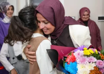 Hanımefendi Zeynep Sözer, hane ziyaretleri ve çocuklara yönelik buluşmalar kapsamında bir dizi ziyarette bulundu.