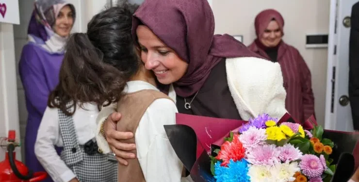 Hanımefendi Zeynep Sözer, hane ziyaretleri ve çocuklara yönelik buluşmalar kapsamında bir dizi ziyarette bulundu.