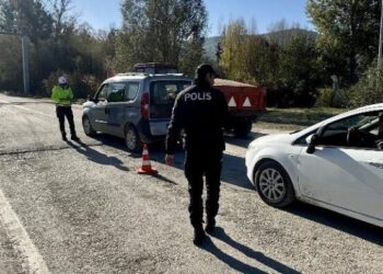 BİLECİK’TE GÖÇMEN KAÇAKÇILIĞINA KARŞI GENİŞ ÇAPLI DENETİM