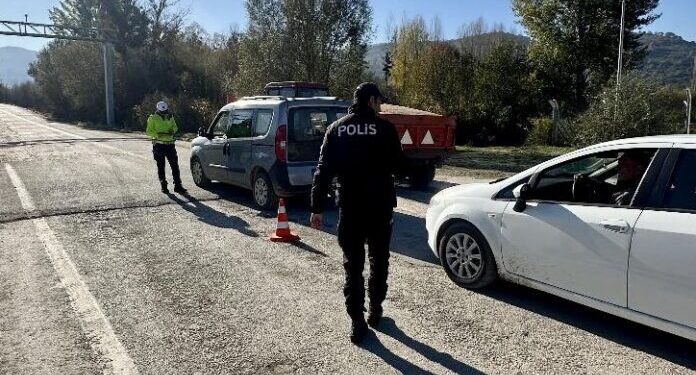 BİLECİK’TE GÖÇMEN KAÇAKÇILIĞINA KARŞI GENİŞ ÇAPLI DENETİM