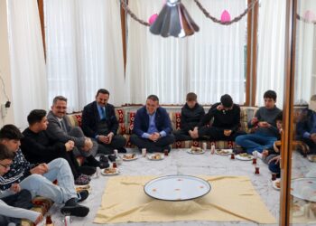 Vali Sözer’den Çocuk Evleri Sitesi ve huzurevini ziyaret