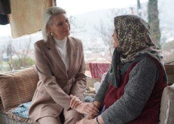 Aşevi Yemekleri Başkanın Eliyle Vatandaşlara Ulaştı