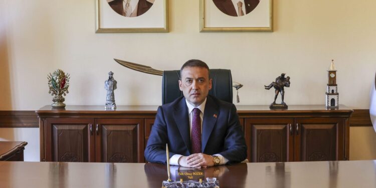 Bilecik Valisi Faik Oktay Sözer’den 10 Ocak İdareciler Günü Mesajı: “İdareciler Devletin Sahadaki Teminatıdır”