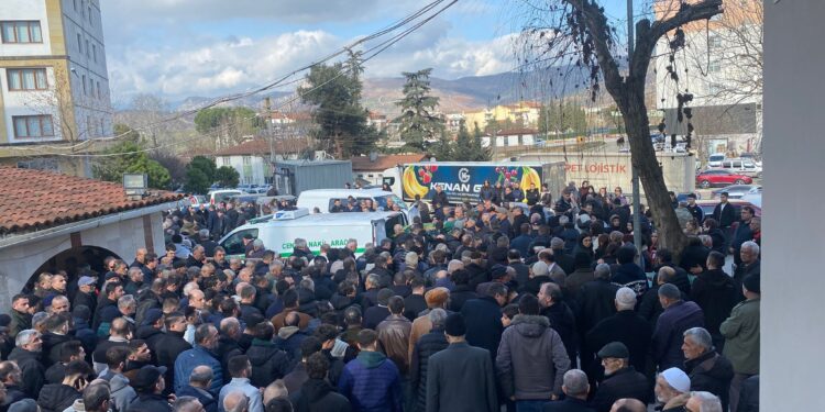 Otobüs Kazasında Hayatını Kaybeden Sudem Çakmak ve Erdi Demirsoy Bilecik’te Gözyaşlarıyla Toprağa Verildi