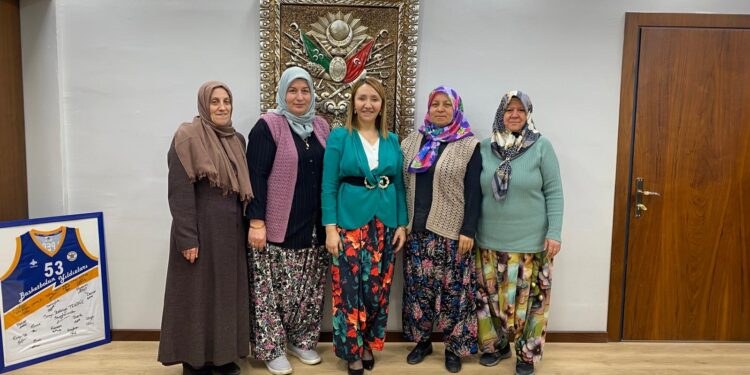 Pazaryeri’nde Şalvarlı Dayanışma: İlçe Kadınlarından Başkan Zekiye Tekin’e Anlamlı Ziyaret
