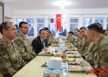 Vali Sözer Mehmetçiklerle Aynı Sofrada: “Bu Millet Sizinle Gurur Duyuyor”