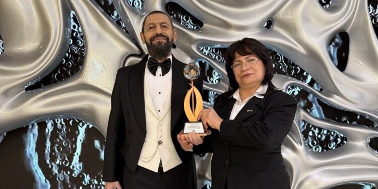 Yılın Barış İnsanı Ödülü Dünyaca Ünlü Yazar Akif Manaf’ın