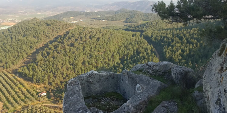 Bilecik’te kaya mezara defineciler tarafından zarar verildi