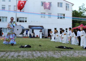 ÖZEL BİLECİK SINAV İLKOKULU YAVRU KARTALLARINDAN FESTİVAL HAVASINDA OKUMA BAYRAMI