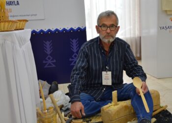 55 YILDIR ŞİMŞİR AĞACINDAN TAHTA KAŞIK YAPIYOR