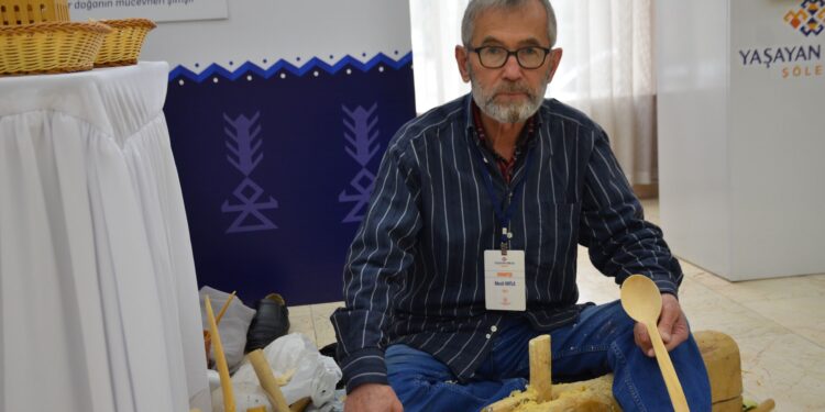 55 YILDIR ŞİMŞİR AĞACINDAN TAHTA KAŞIK YAPIYOR