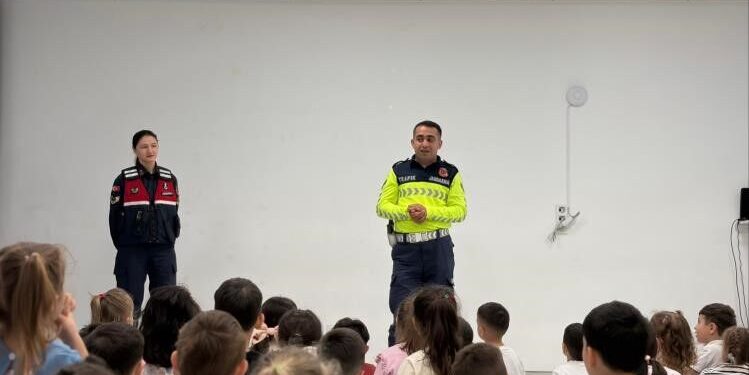 ÖĞRENCİLERE TRAFİK EĞİTİMİ VERİLDİ